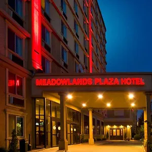 3* מלון Meadowlands Plaza