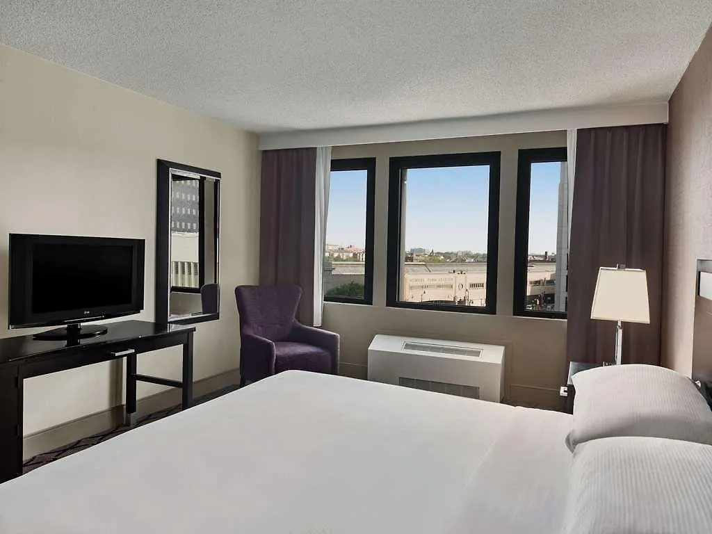 ****  Hotel Doubletree By Hilton Newark Penn Station, Nj Estados Unidos